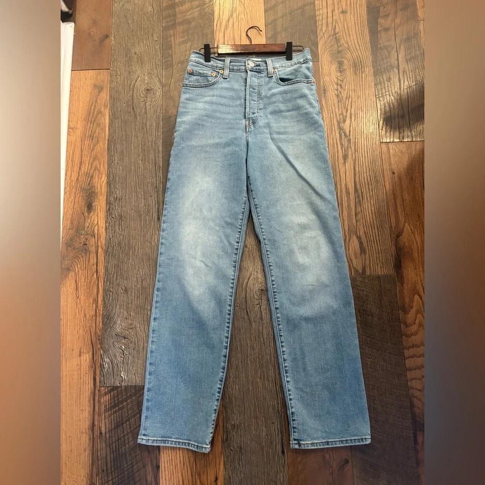 Levi's Ribcage Straight Leg Button Fly High Rise 24W Great Condition! - Picture 2 of 13